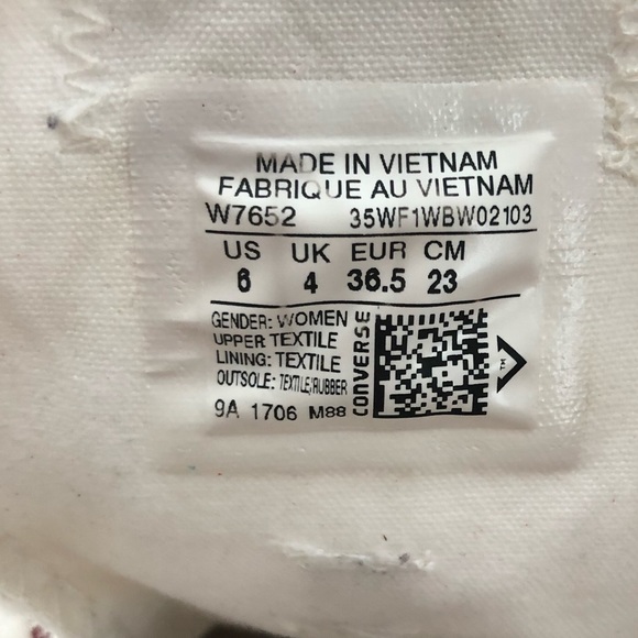 Converse women’s white size 6 sneakers.  Missing laces. - Picture 5 of 5